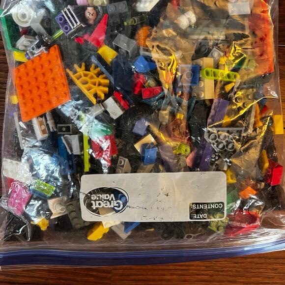 Gallon Size Bag of Miscellaneous LEGO Pieces - Picture 6 of 9